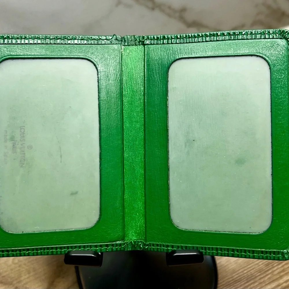 Louis Vuitton Vintage Porte 2 Cartes Vertical Wallet in Green Epi Leather